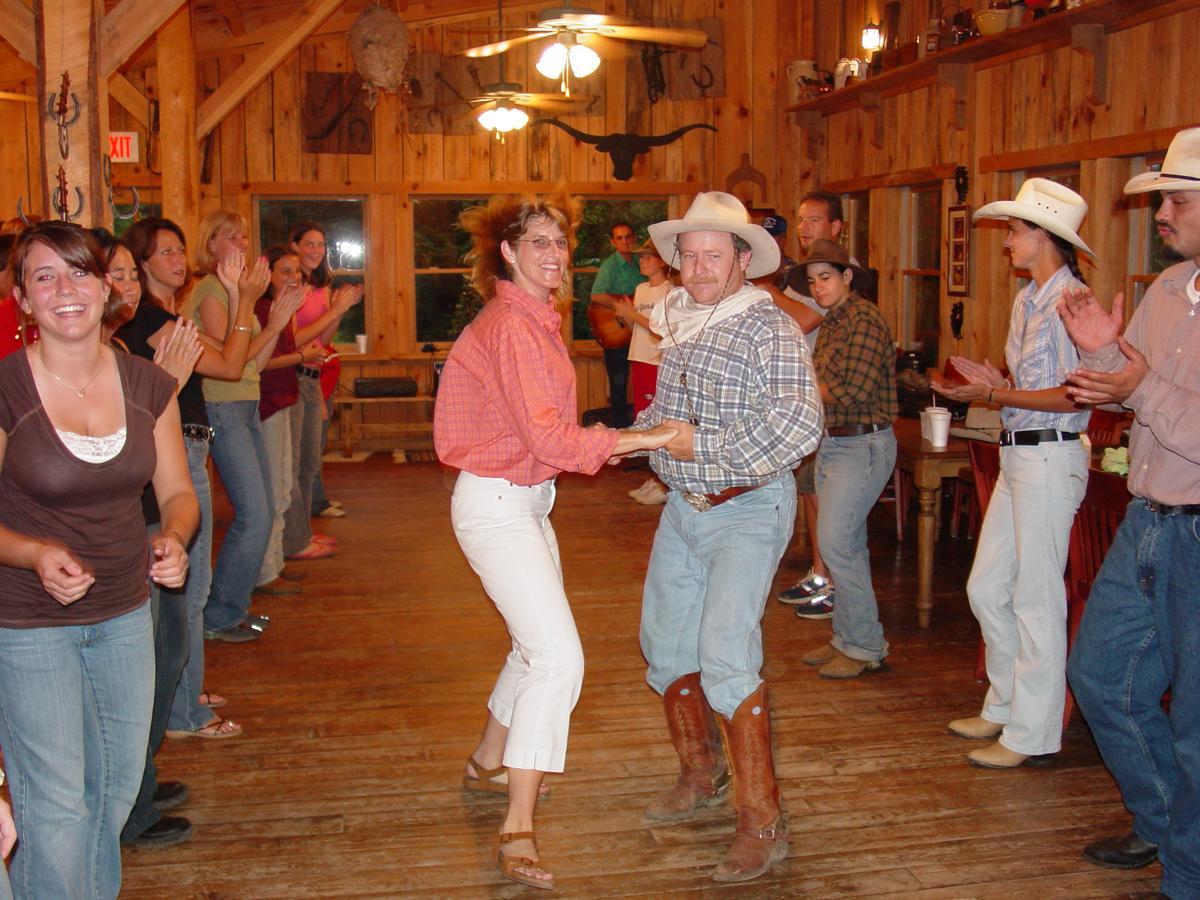 Отель French Broad Outpost Ranch Del Rio Экстерьер фото